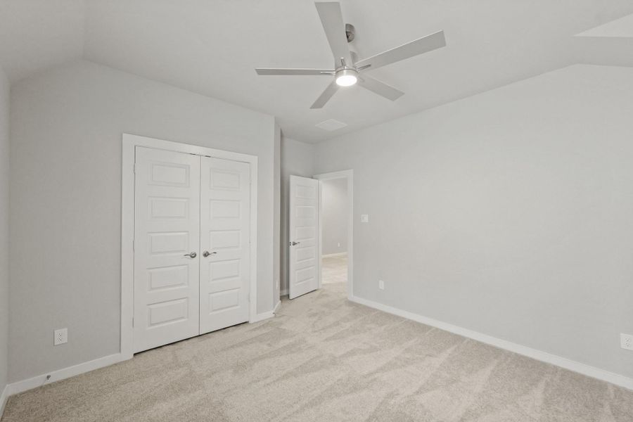 Spacious, unfurnished interior of a new home in Briarwood Crossing, Rosenberg (Image 27).