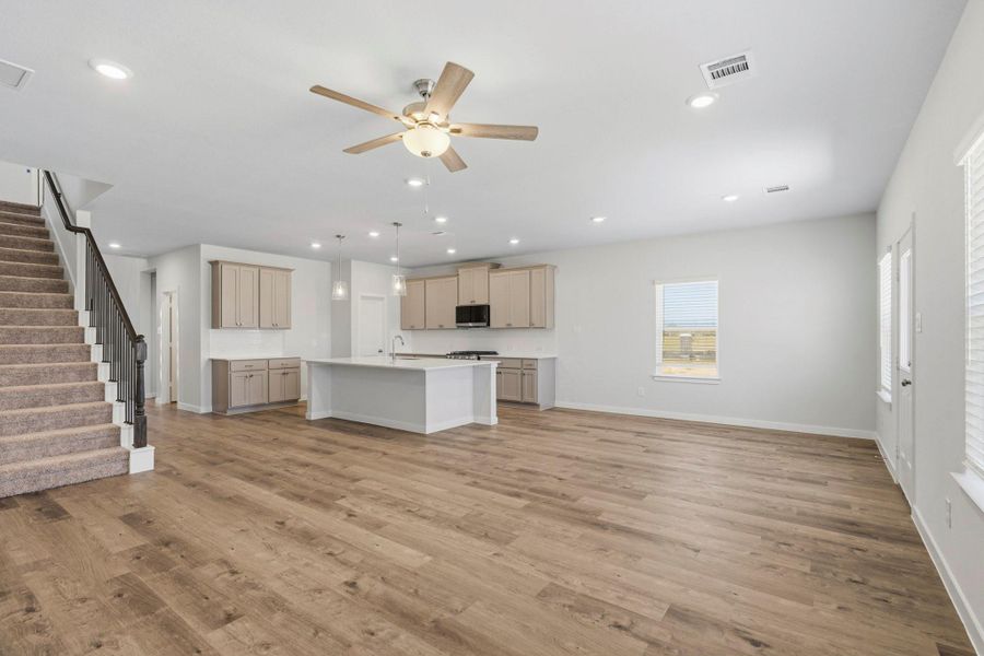 Spacious, unfurnished interior of a new home in Katy Reserve, Katy (Image 15).