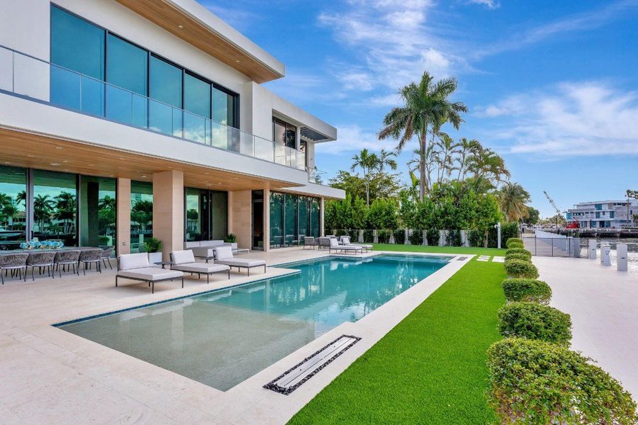 Expansive Areas to Enjoy the Sun