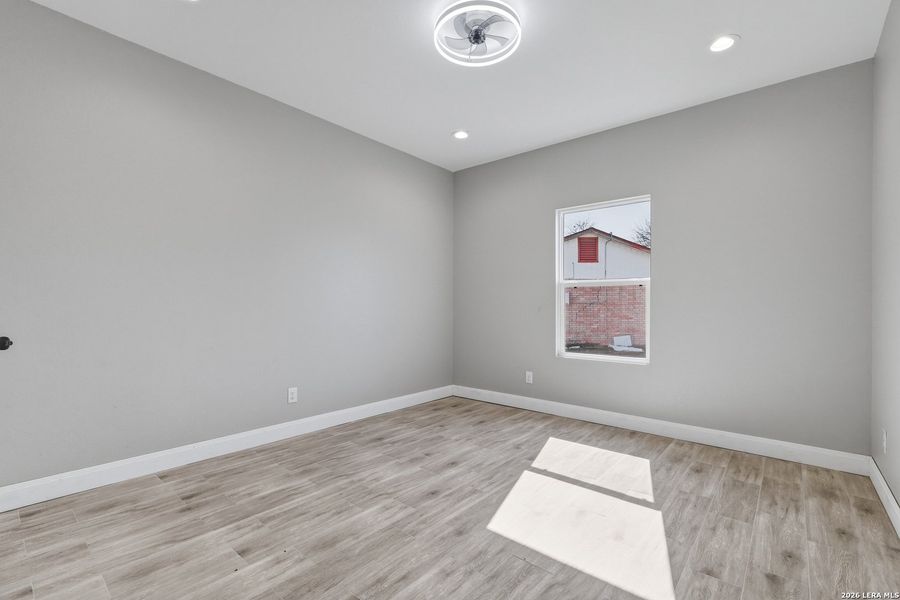 Spacious, unfurnished interior of a new home in , San Antonio (Image 14).