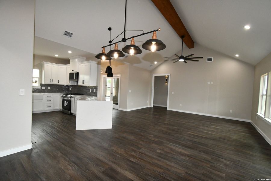 Spacious, unfurnished interior of a new home in , Von Ormy (Image 16).