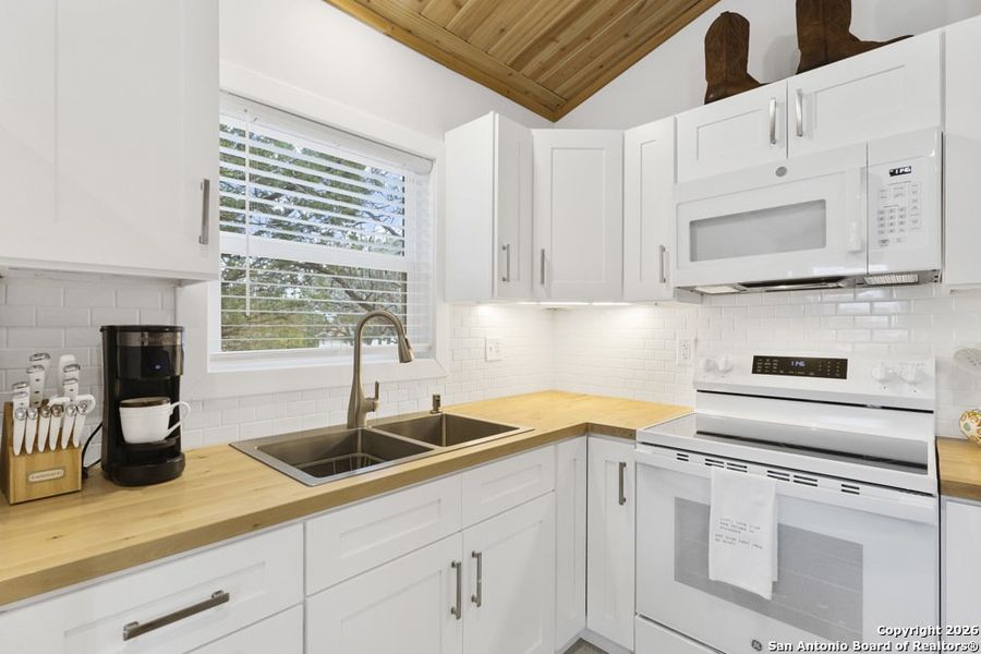 Furnished interior view inside a new home in , Bandera (Image 3).