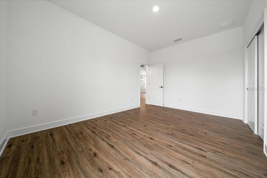 Spacious, unfurnished interior of a new home in , Weeki Wachee (Image 48).