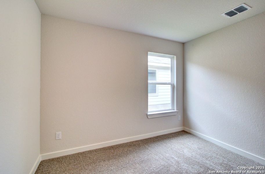 Spacious, unfurnished interior of a new home in Cloud Country, New Braunfels (Image 11).