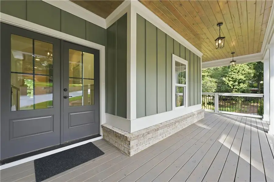 Exterior details and patio area of a home in , Gainesville (Image 3).