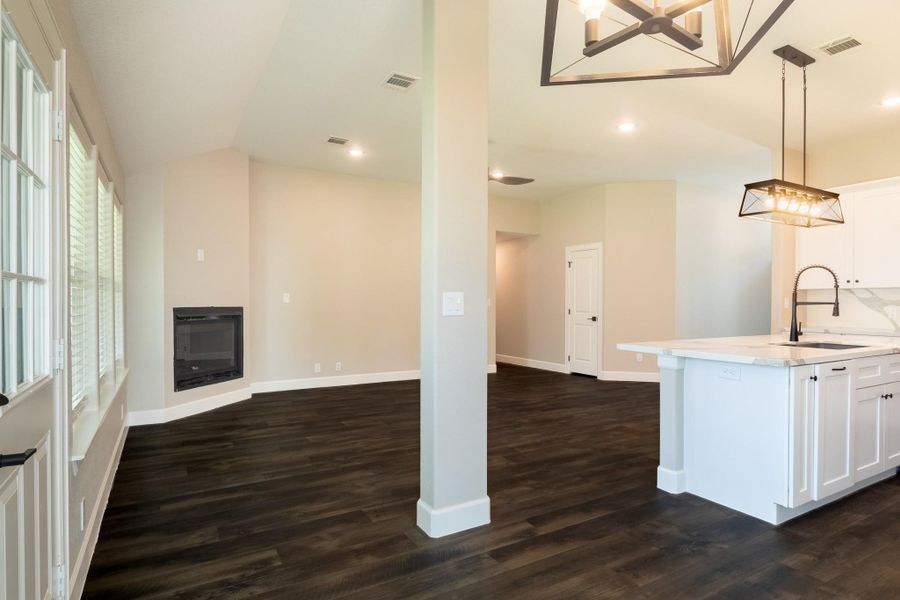 Spacious, unfurnished interior of a new home in , Huntsville (Image 30).