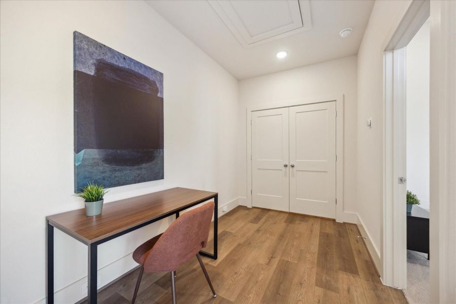 This versatile upstairs nook offers the perfect opportunity for a dedicated home office, study area, or reading retreat.