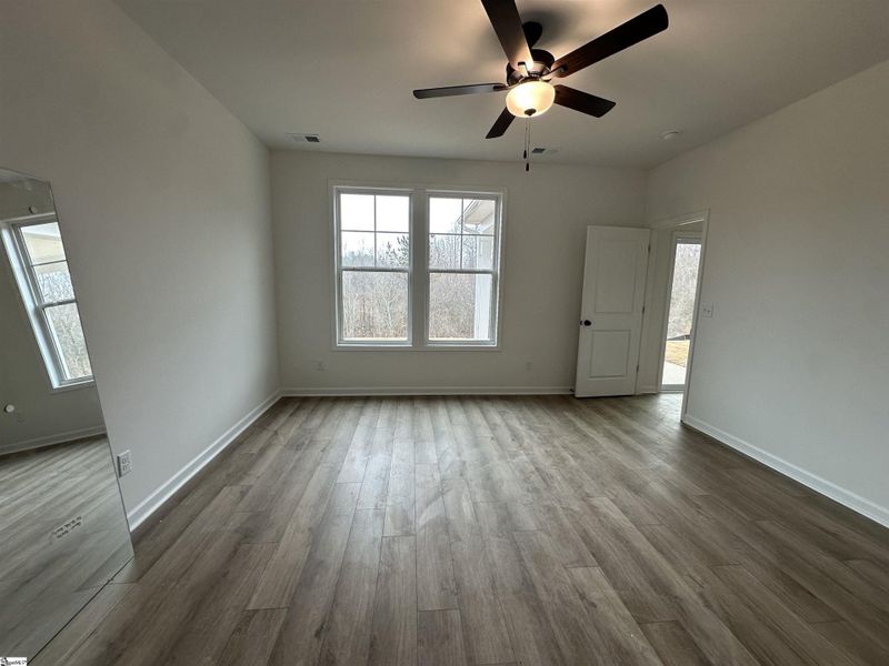 Spacious, unfurnished interior of a new home in Shiloh Trail, Wellford (Image 25).