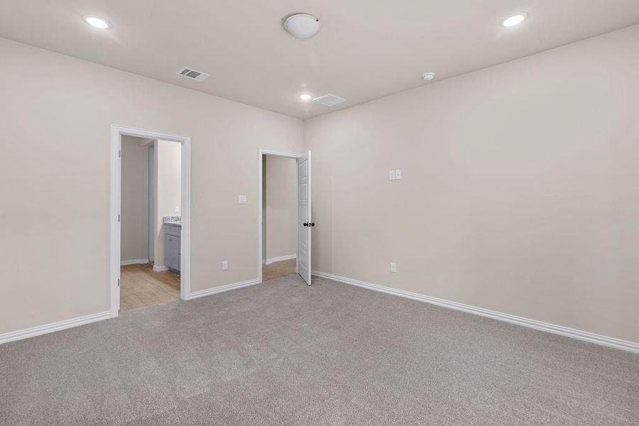 Spacious, unfurnished interior of a new home in , Fort Worth (Image 14).