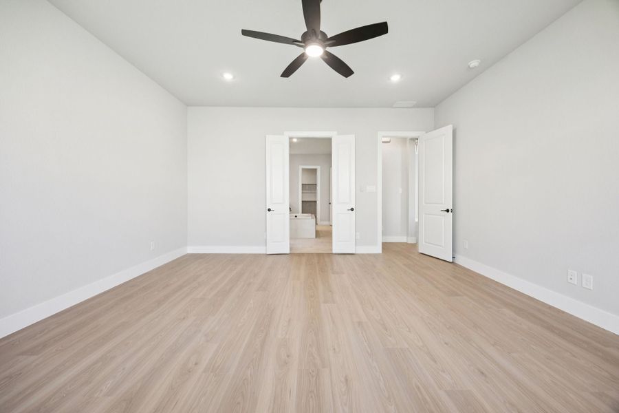 Spacious, unfurnished interior of a new home in Painted Tree Lakeside, McKinney (Image 21).