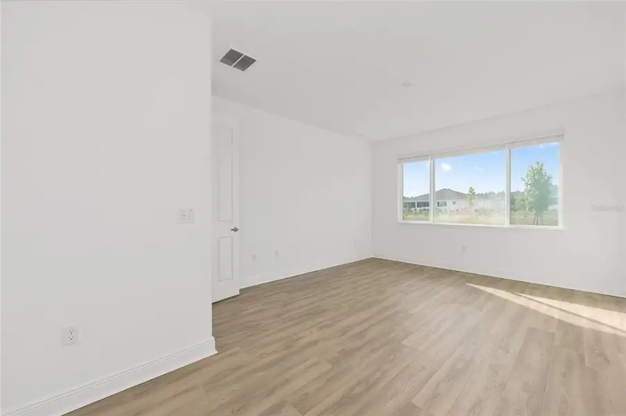 Spacious, unfurnished interior of a new home in , Ocala (Image 16).