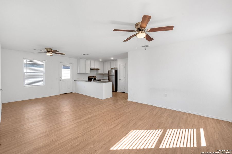 Spacious, unfurnished interior of a new home in , San Antonio (Image 13).