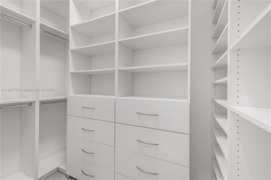 Spacious, unfurnished interior of a new home in , Biscayne Park (Image 45).