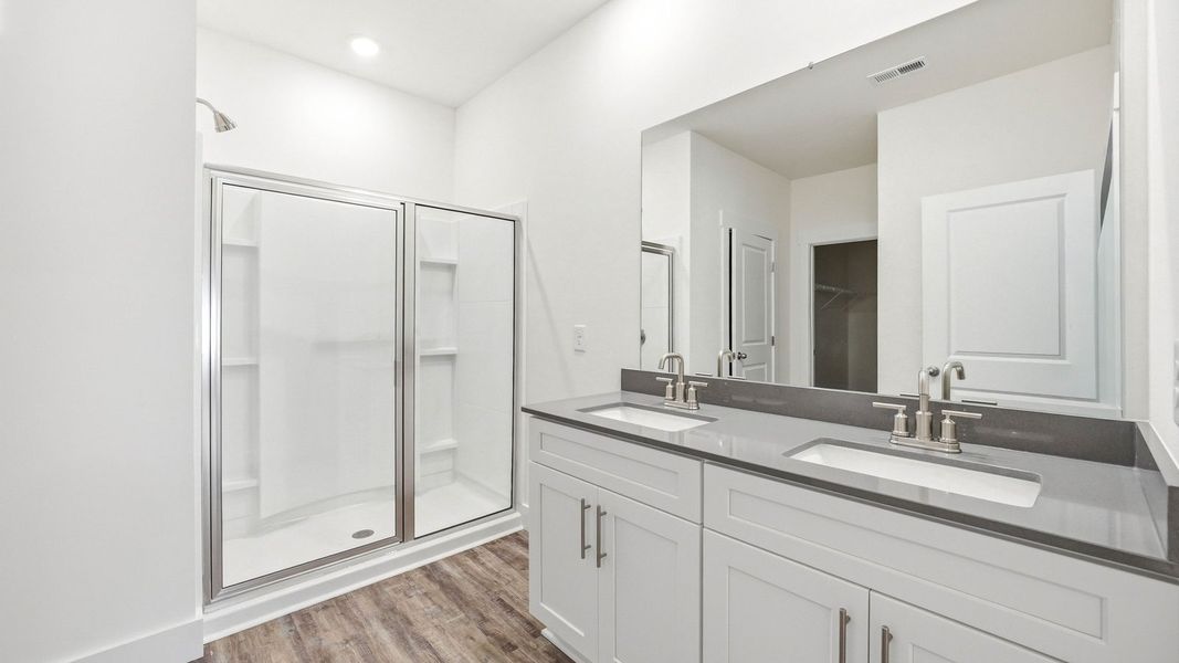 Furnished interior view inside a new home in Saint Andrews Garth, Kingsport (Image 9).