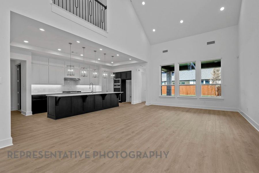 Spacious, unfurnished interior of a new home in Riceland, Mont Belvieu (Image 20).