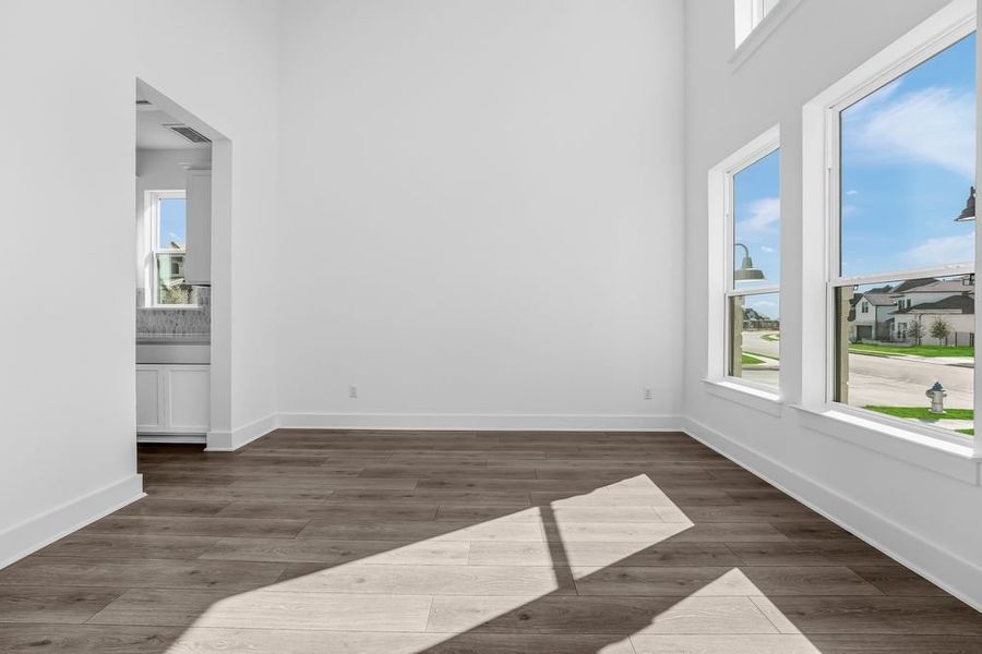 Spacious, unfurnished interior of a new home in Santa Rita Ranch, Liberty Hill (Image 11).