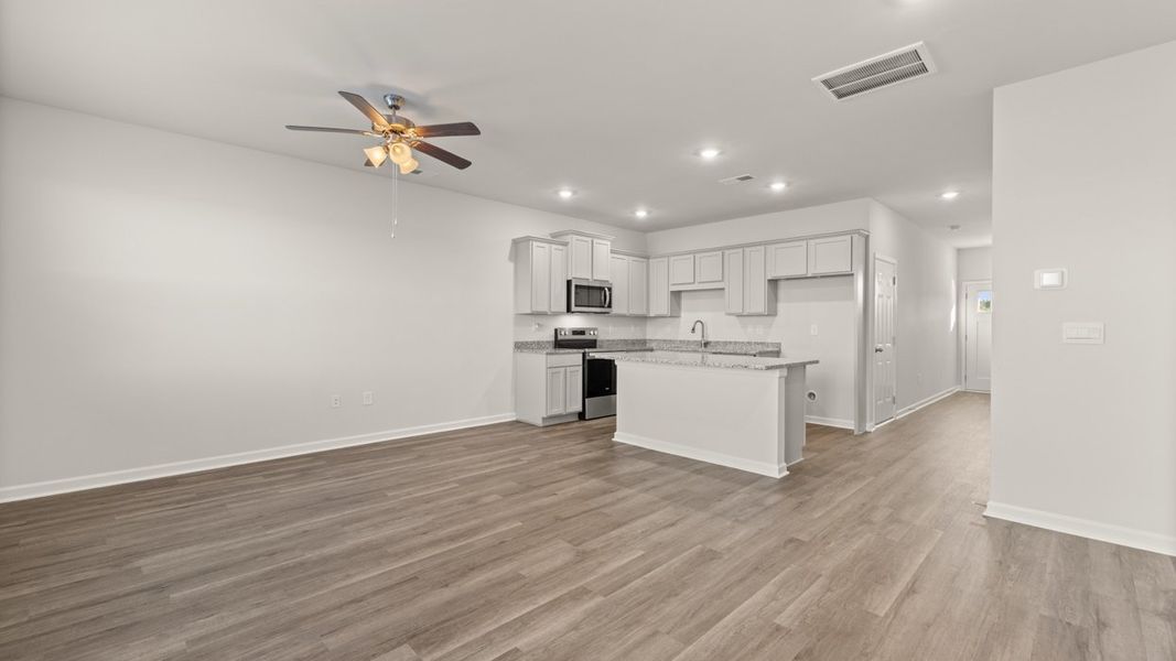 Spacious, unfurnished interior of a new home in Weatherstone, Grovetown (Image 24).