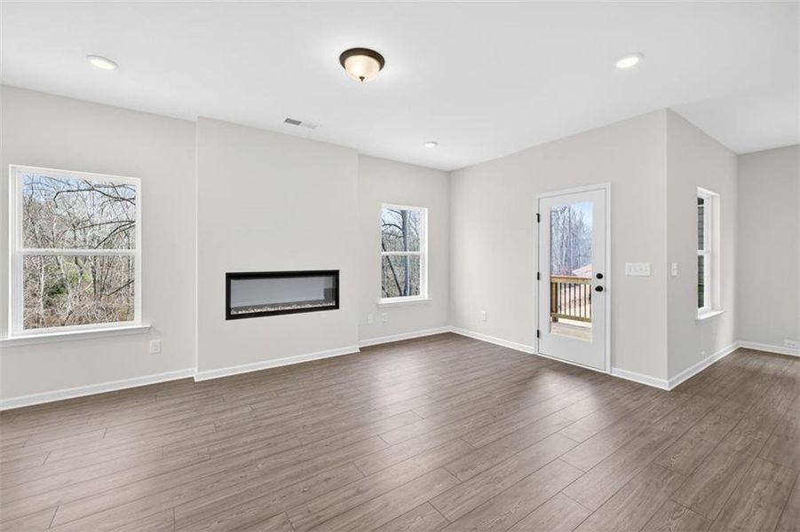 Spacious, unfurnished interior of a new home in Sanders Park, Austell (Image 36).