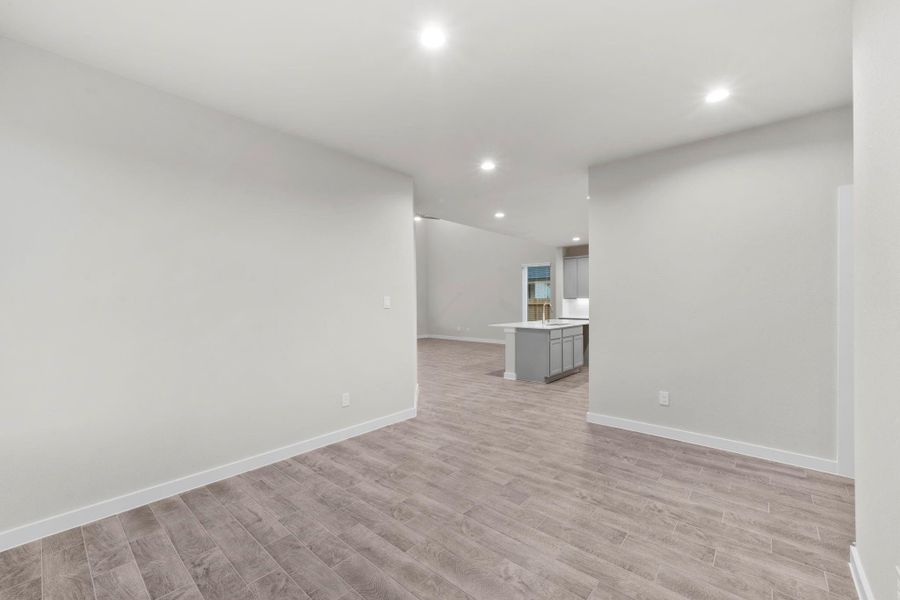 Spacious, unfurnished interior of a new home in Briarwood Crossing, Rosenberg (Image 31).