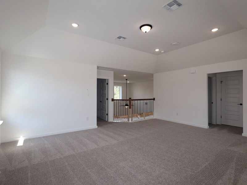 Spacious, unfurnished interior of a new home in Edgewood, Leander (Image 33).