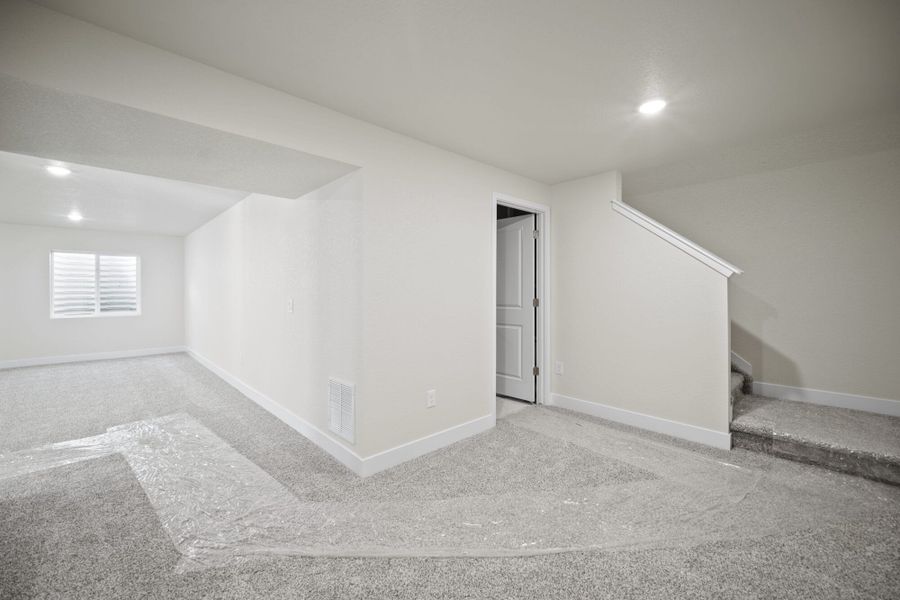 Spacious, unfurnished interior of a new home in The Trails at Aspen Ridge, Colorado Springs (Image 30).