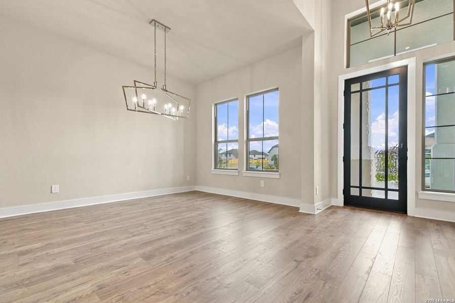 Spacious, unfurnished interior of a new home in Haby Hill 60s, San Antonio (Image 14).