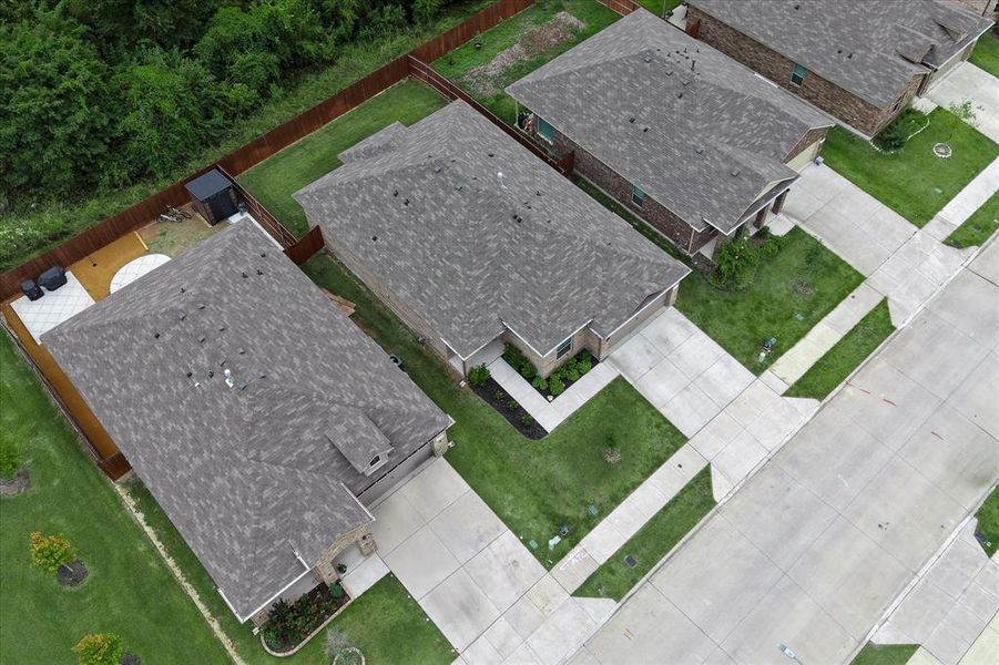 The home backs to a greenbelt. Added privacy! The home backs to a greenbelt. Added privacy!