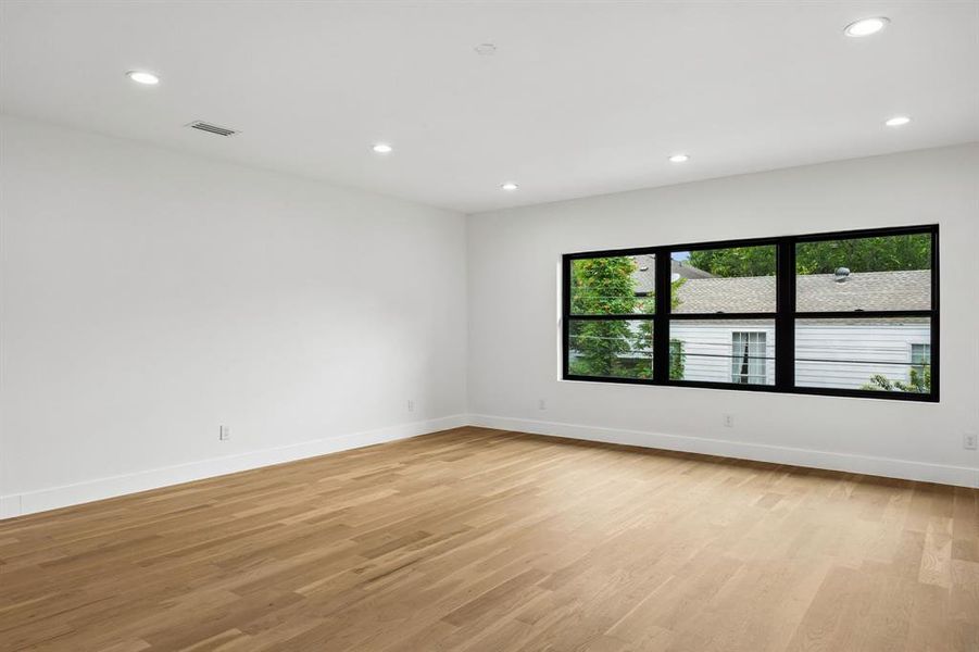 Spacious, unfurnished interior of a new home in , Dallas (Image 21).