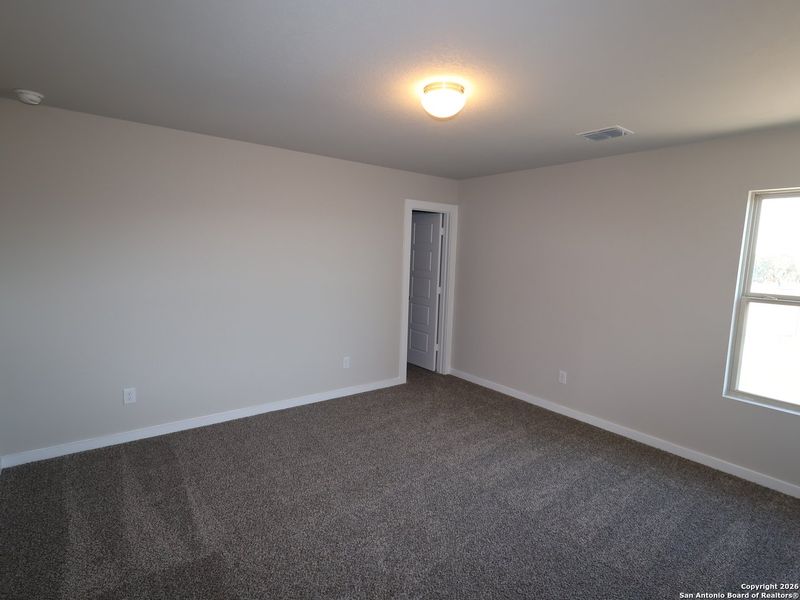 Spacious, unfurnished interior of a new home in Winding Brook, San Antonio (Image 17).