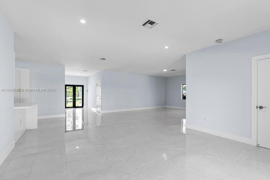 Spacious, unfurnished interior of a new home in , Cutler Bay (Image 24).
