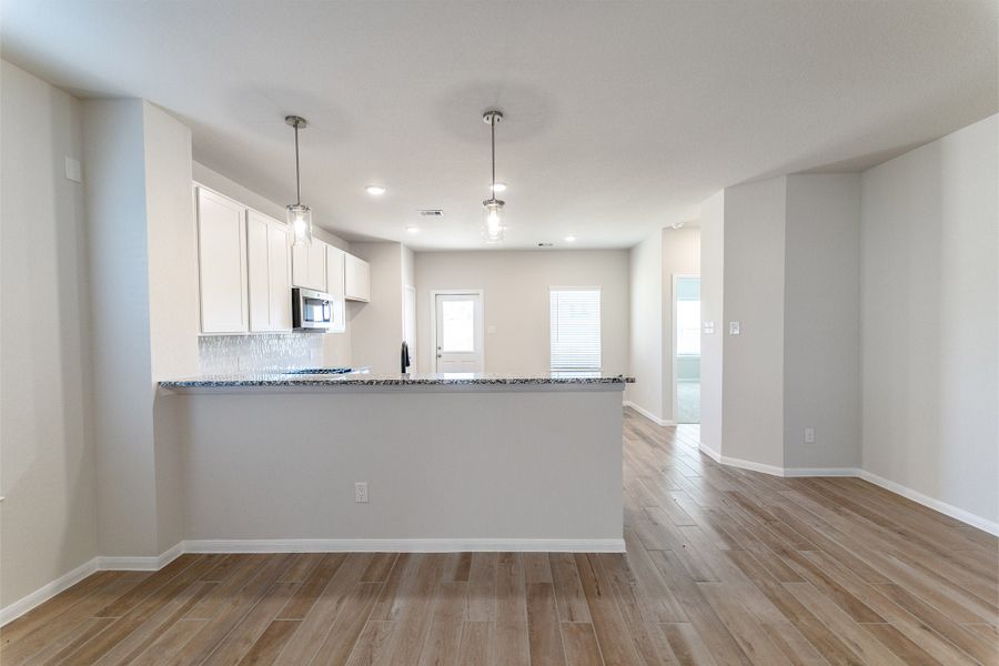 Spacious, unfurnished interior of a new home in Lago Mar, Texas City (Image 11).