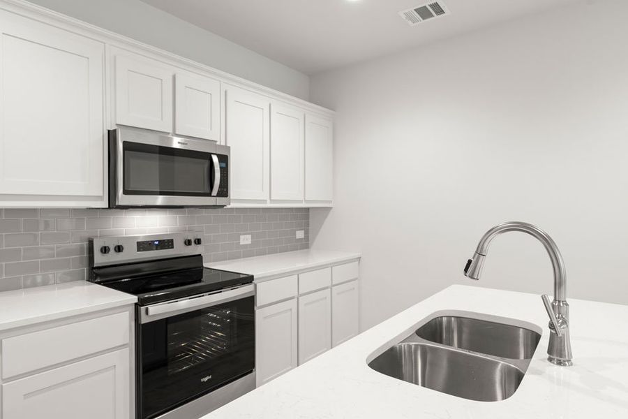 Representative exterior photo of a completed home built from the Hickory by Impression Homes in Creekside Ranch, Blue Ridge, TX (Image 7).