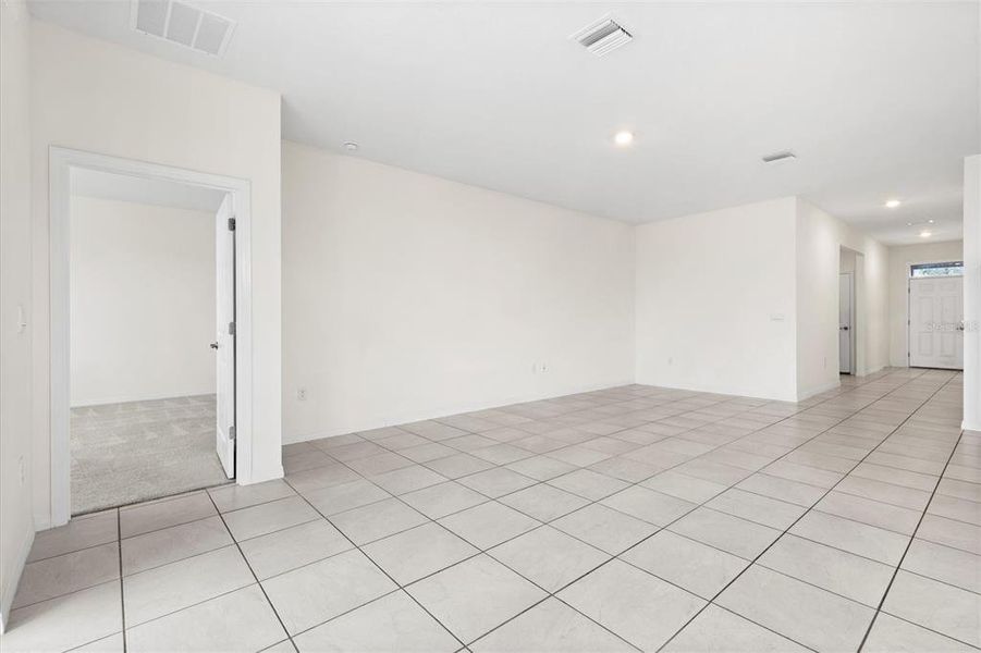 Spacious, unfurnished interior of a new home in Beaumont, Wildwood (Image 17).
