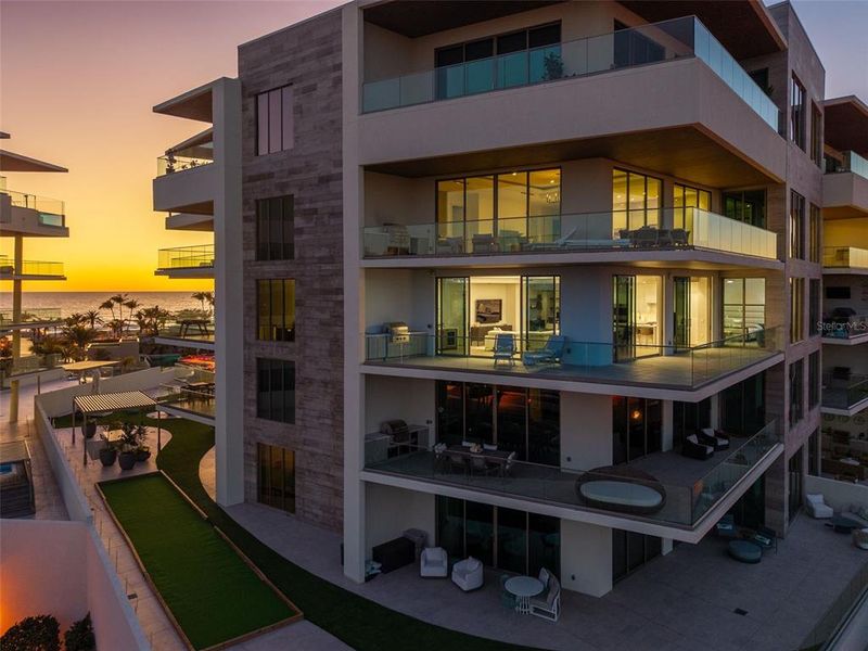 Condo located in Longboat Key, FL showcasing its design and architecture (Image 5). Condo located in Longboat Key, FL showcasing its design and architecture (Image 5).