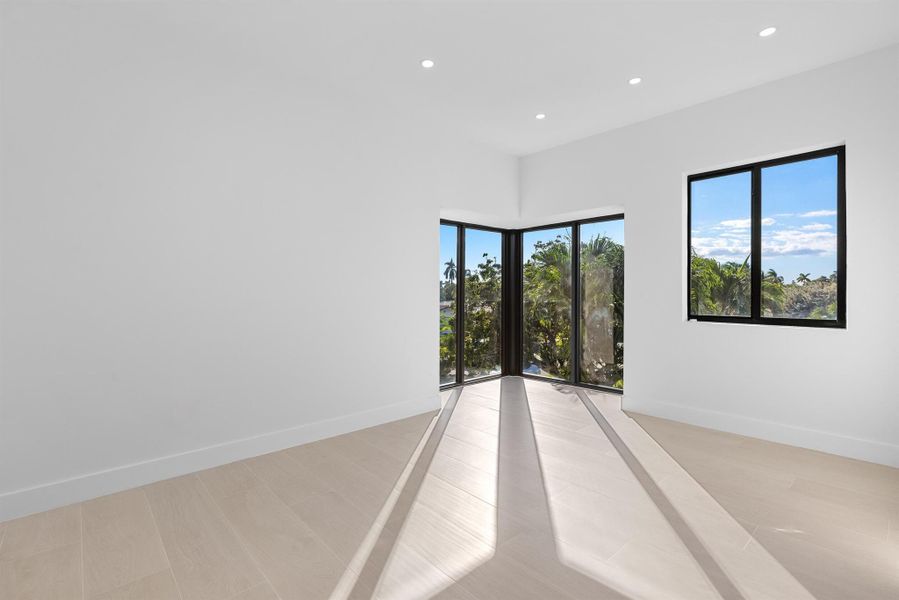 Spacious, unfurnished interior of a new home in , Boca Raton (Image 22).