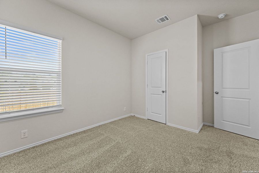 Spacious, unfurnished interior of a new home in Hunters Ranch, San Antonio (Image 17).