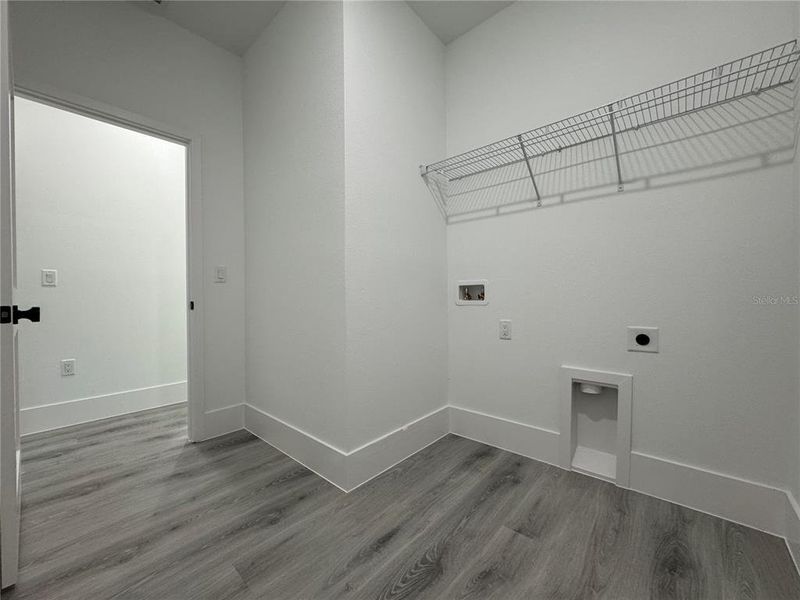 Spacious, unfurnished interior of a new home in , Citrus Springs (Image 30).