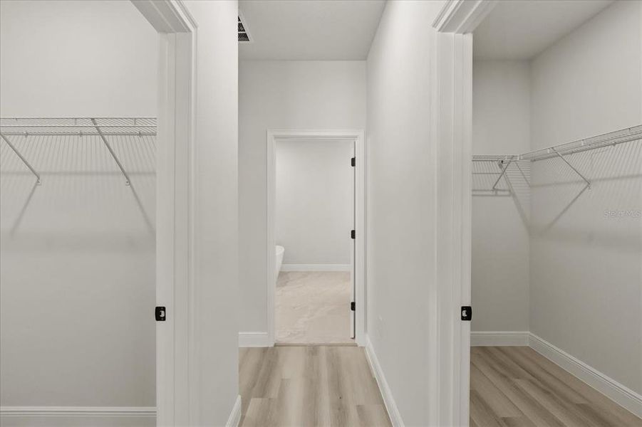 Spacious, unfurnished interior of a new home in , Ocala (Image 28).