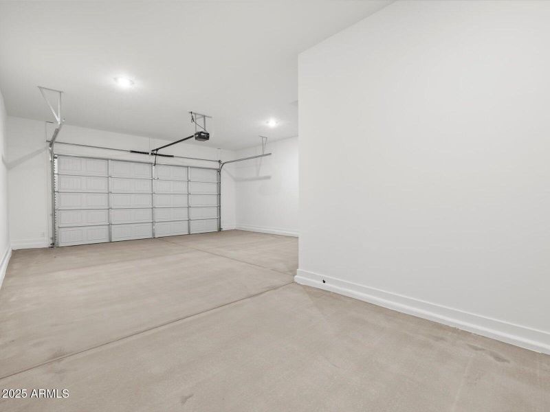 Tandem Garage with Opener Tandem Garage with Opener