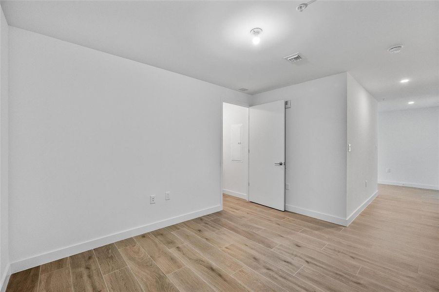 Large Open Den Large Open Den