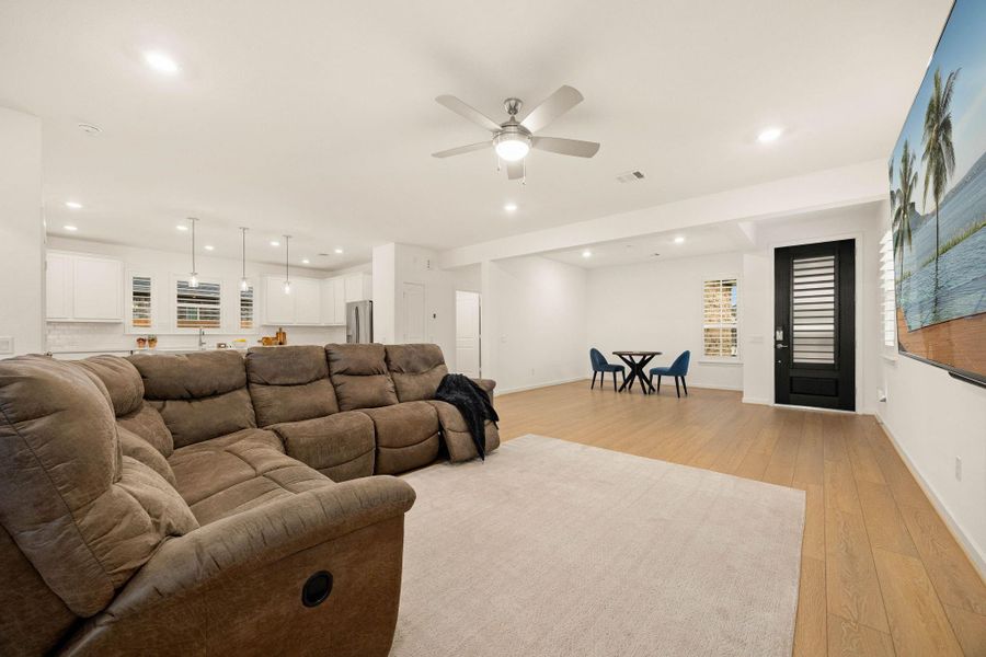 Furnished interior view inside a new home in Bonterra at Cross Creek Ranch 45s - Age 55+, Fulshear (Image 10).