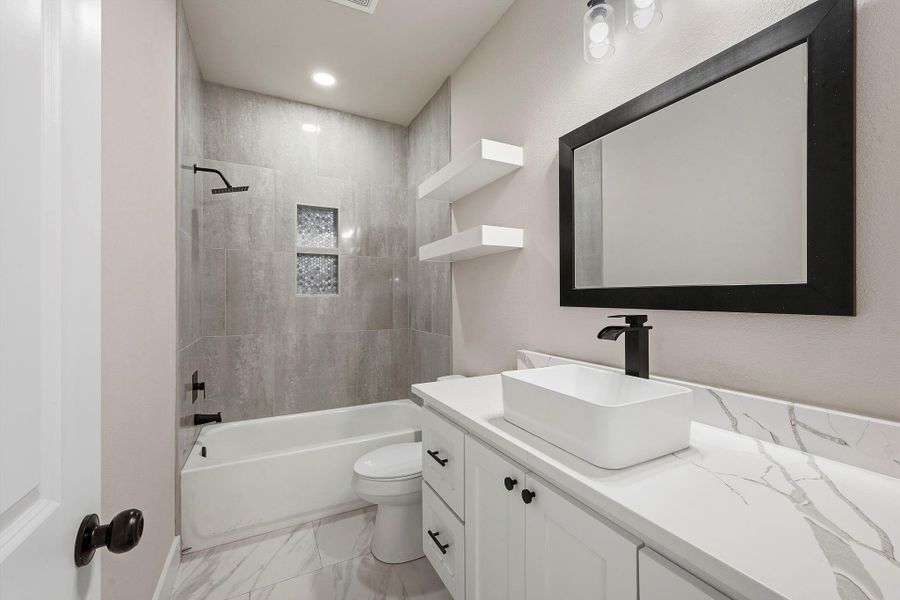 Furnished interior view inside a new home in , Franklin (Image 15).