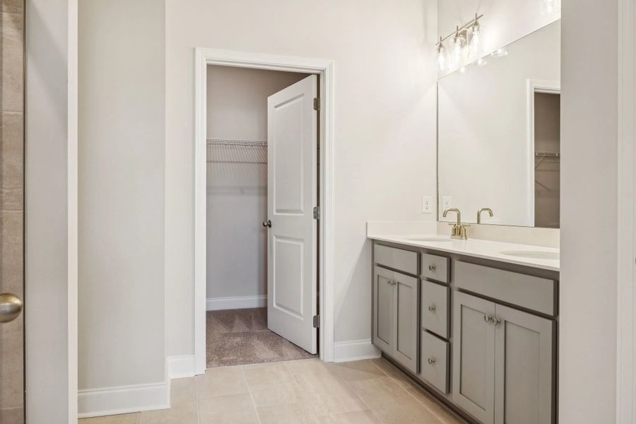 Furnished interior view inside a new home in Cades Bluff, Lebanon (Image 9).