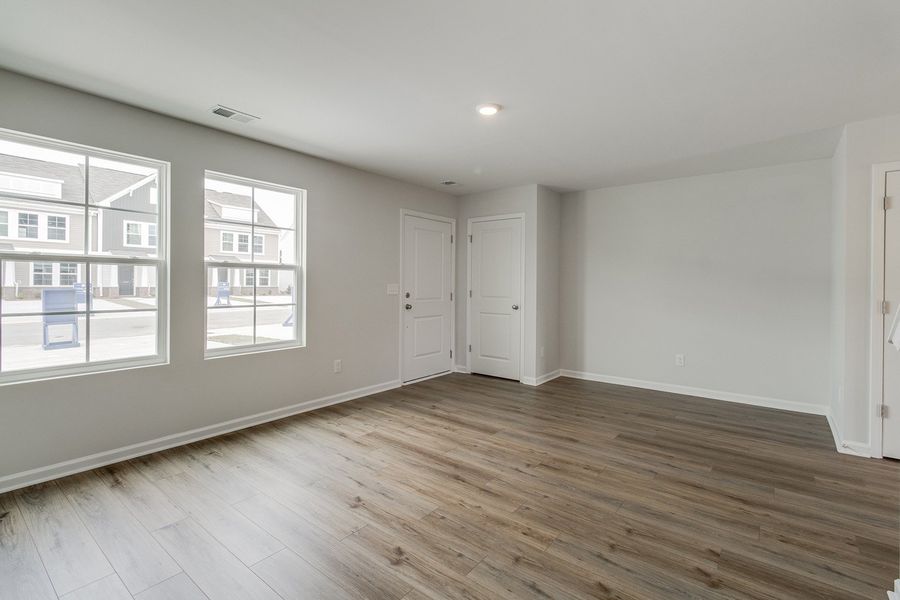 Spacious, unfurnished interior of a new home in Astoria, Columbia (Image 14).