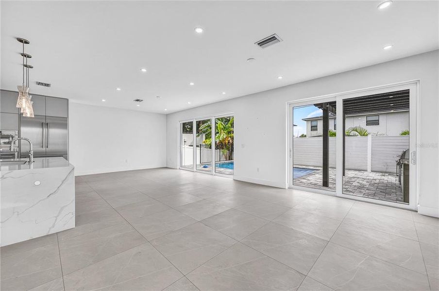 Spacious, unfurnished interior of a new home in , Sarasota (Image 61).