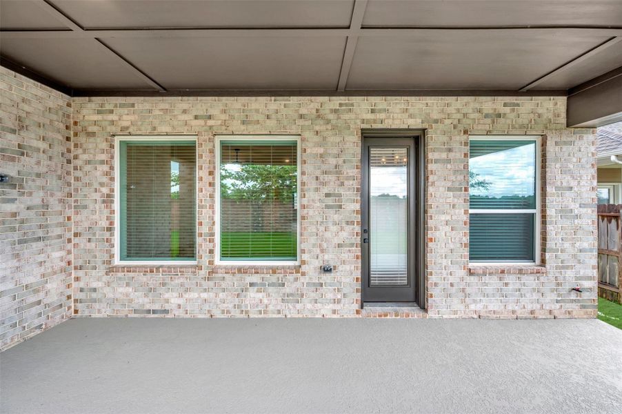 Exterior details and patio area of a home in Oakwood Estates, Waller (Image 26).