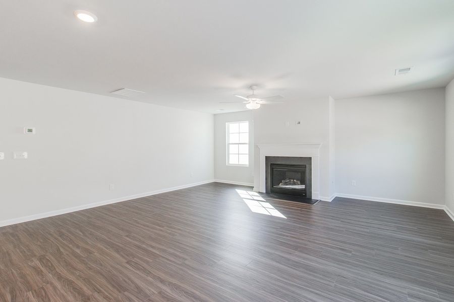Spacious, unfurnished interior of a new home in Bluefield, Lexington (Image 18).