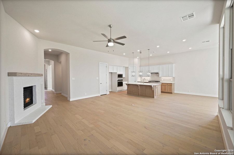 Spacious, unfurnished interior of a new home in Davis Ranch, San Antonio (Image 14).