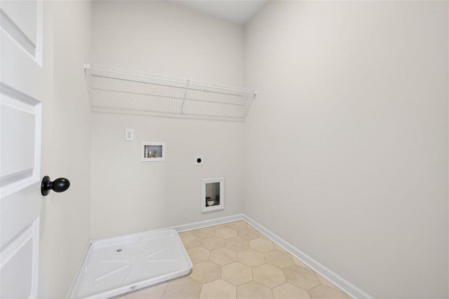 Spacious, unfurnished interior of a new home in Fuller Station, Loganville (Image 27).