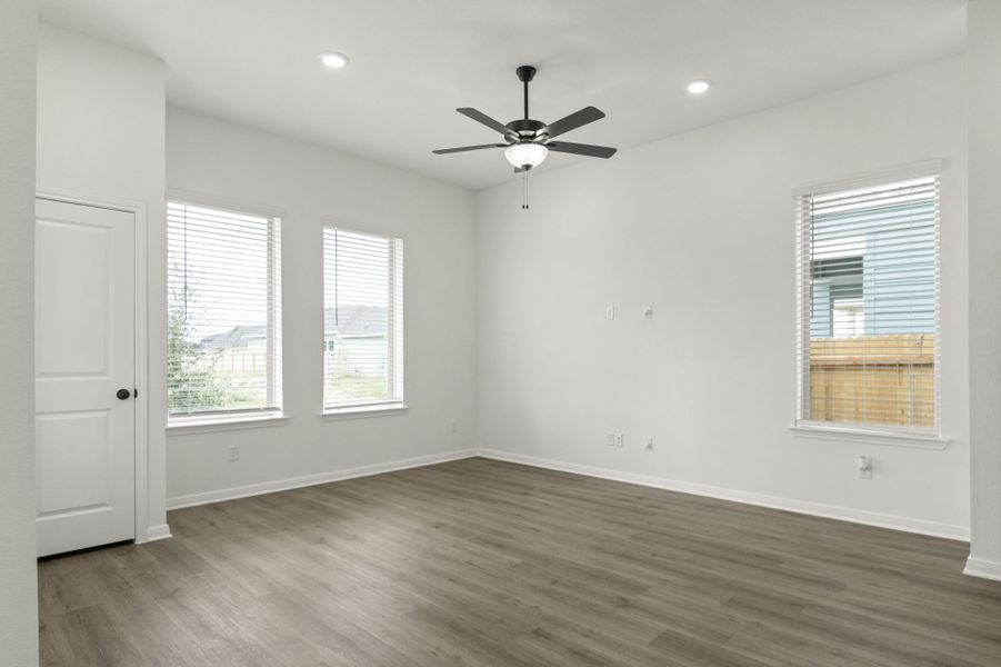 Spacious, unfurnished interior of a new home in Blanco Vista, San Marcos (Image 24).